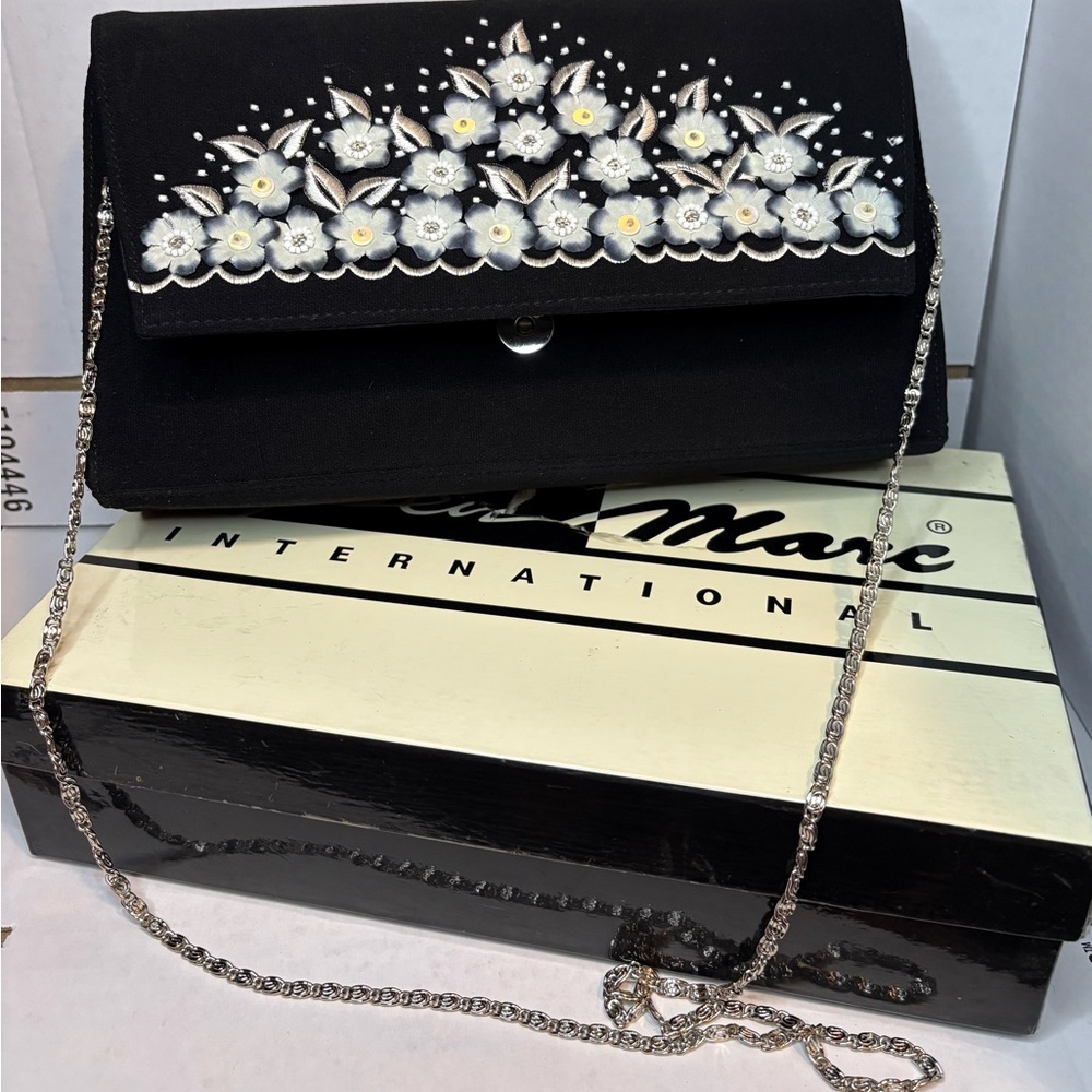 Elegant Black Floral Embellished Clutch